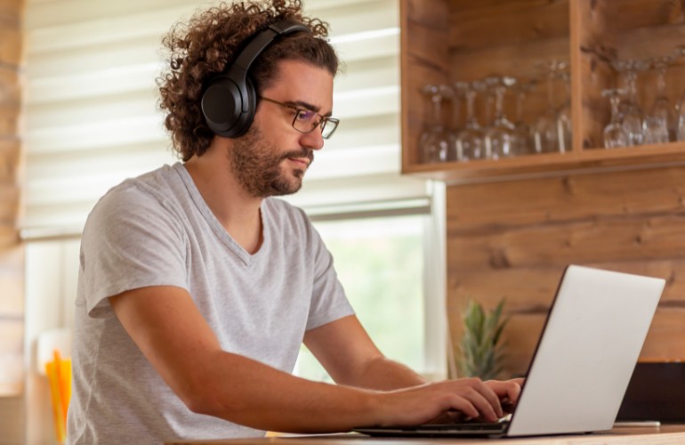 Carreras con opción de teletrabajo: qué estudiar si quieres trabajar desde cualquier lugar